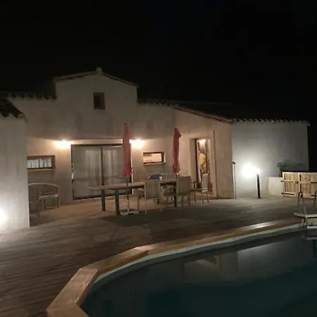 With Private Pool Surrounded By Vineyards * Azille